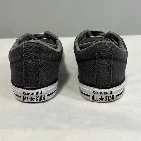 Converse || Junior Chuck Taylor All Star Classic Sneakers in Gray size 3. - Picture 4 of 9